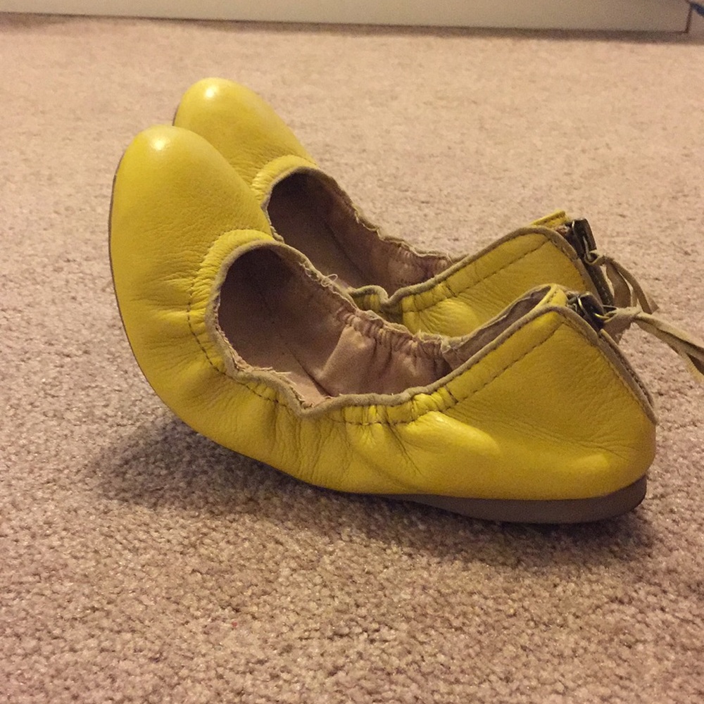Yellow Flats from Gap s7